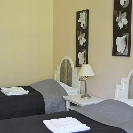 Ravintola Tiilikka فندق