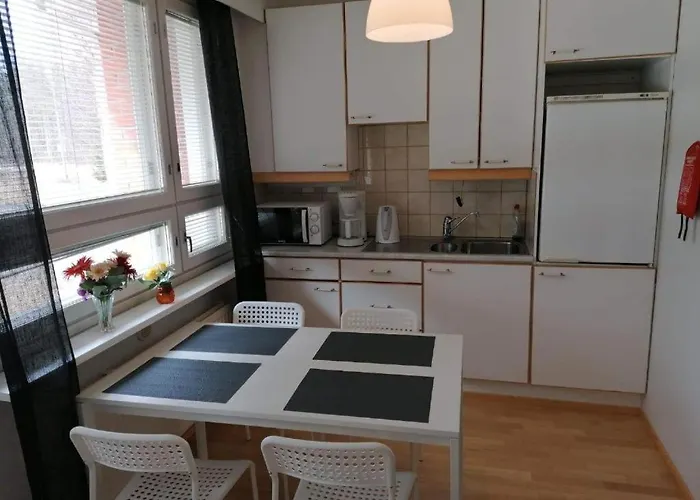 Hotelli Ravintola Tiilikka 2*