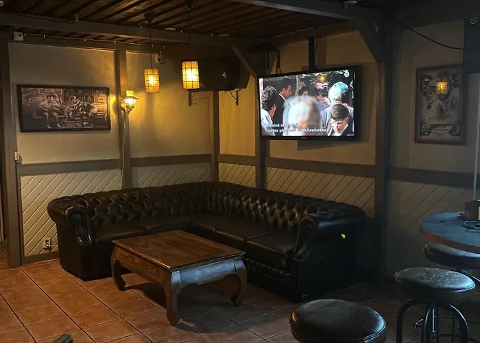 Hotelli Ravintola Tiilikka 2*